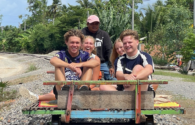 Siem Reap to Battambang: Bamboo Train and Bat Cave